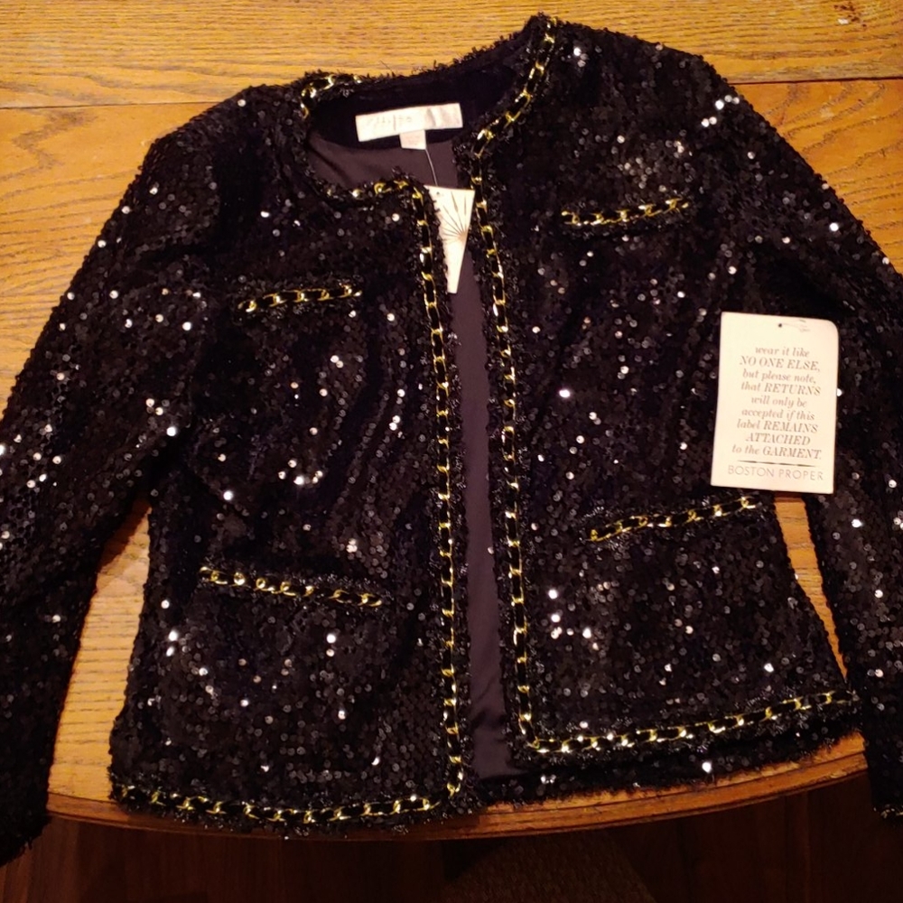 Never worn because my wife bought it, then lost we